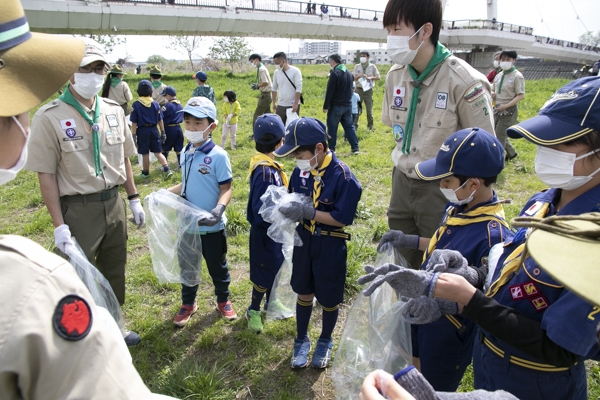 2022年4月17日　日野市の市内一斉清掃「浅川クリーン作戦」